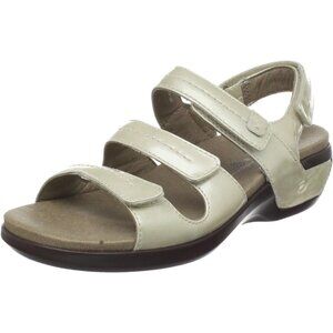 Aravon Three Strap Sandal Size 7